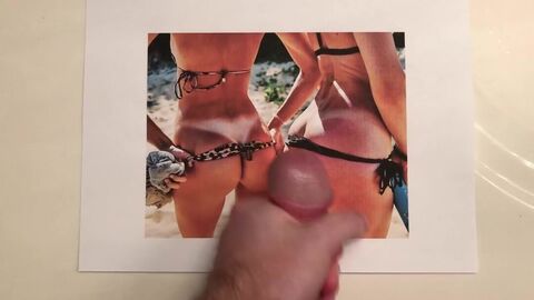 HD видео, кончает на фото (гей)